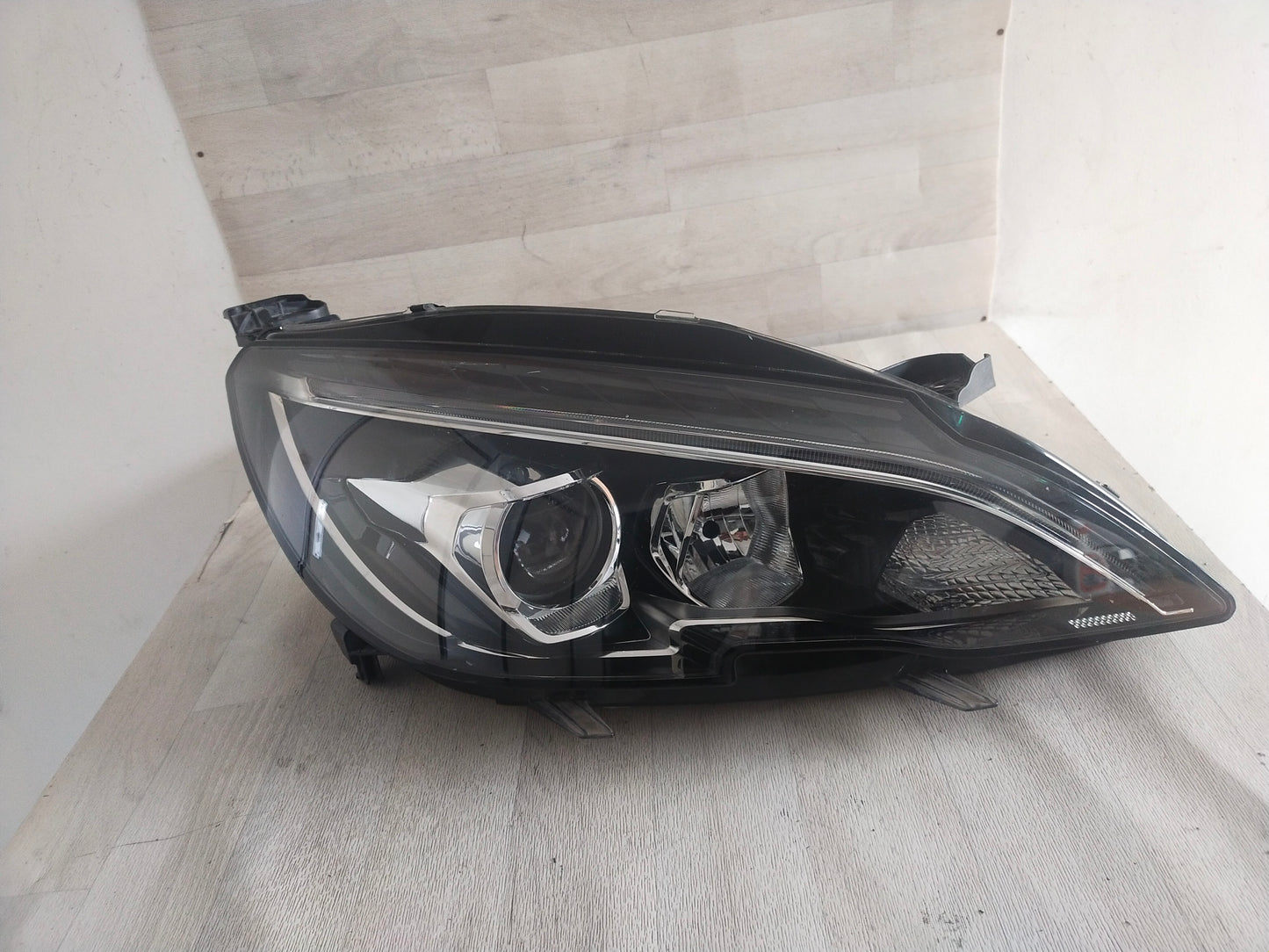 Phare Optique Droit Peugeot 308 II LIFT T9 REF 981699058000