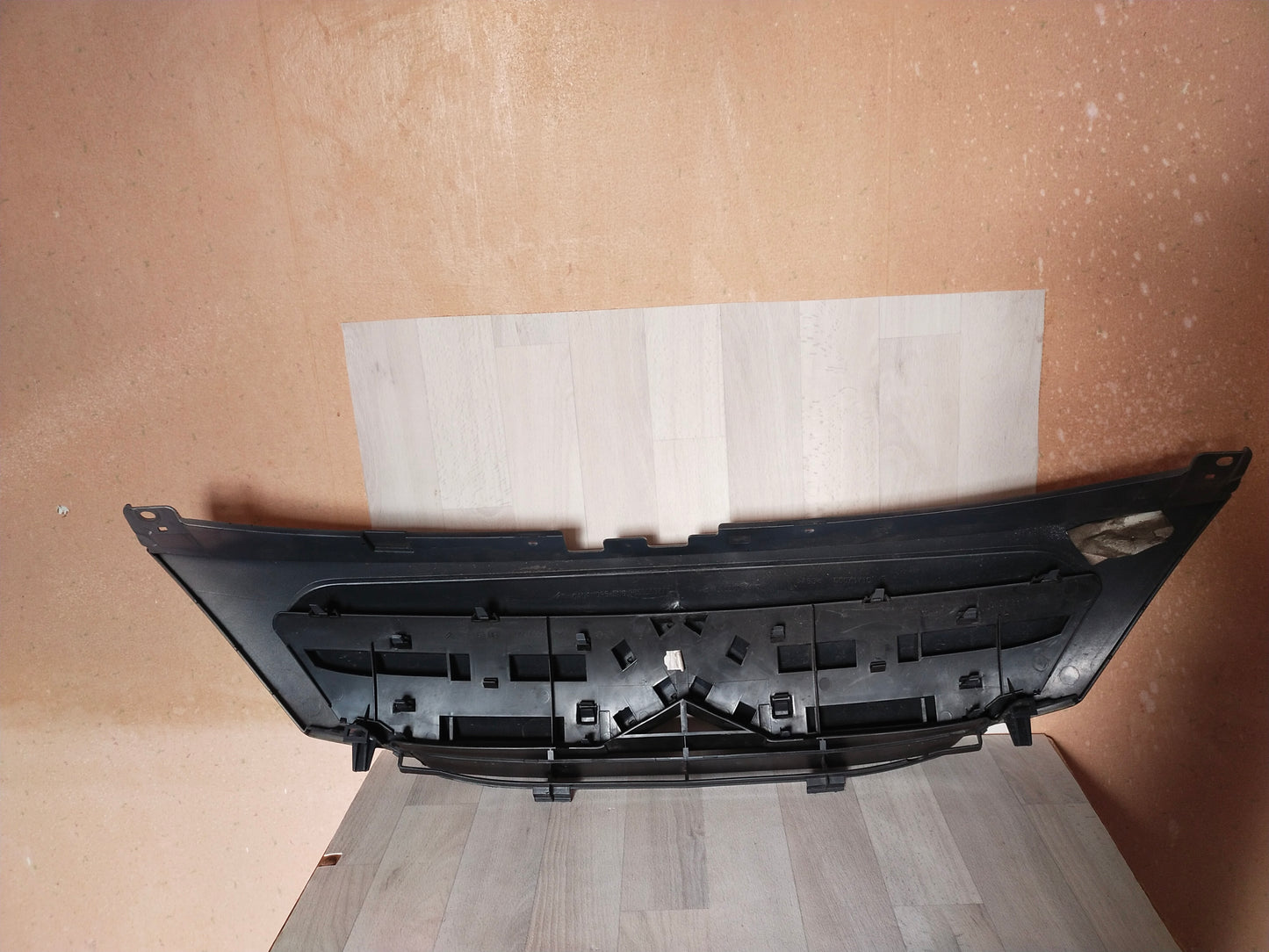 Calandre grille radiateur  supérieur du pare choc Citroën C3 1 réf 9653053777