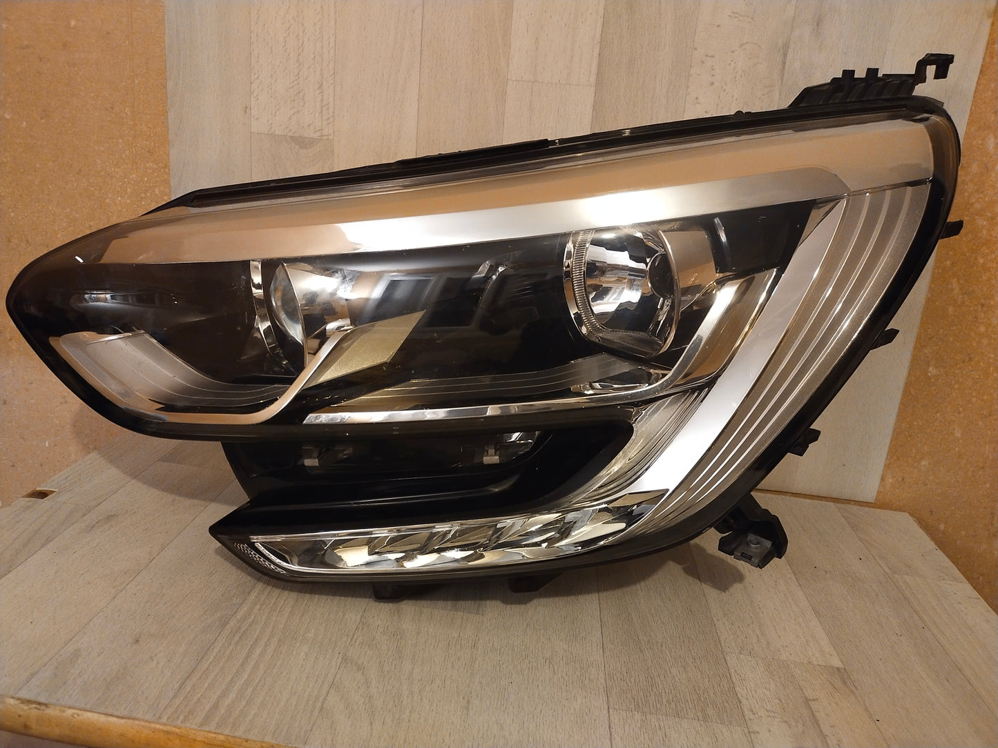 Phare optique gauche Renault Mégane 4 réf 260603157R