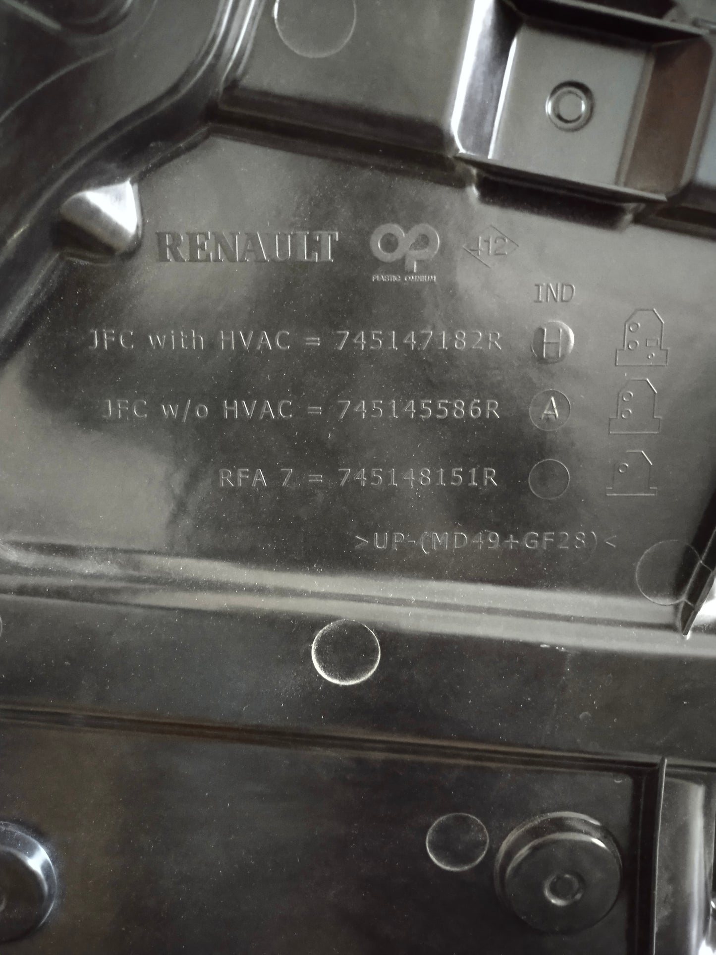 Logement roue de secours Renault espace 5 réf 745147182R