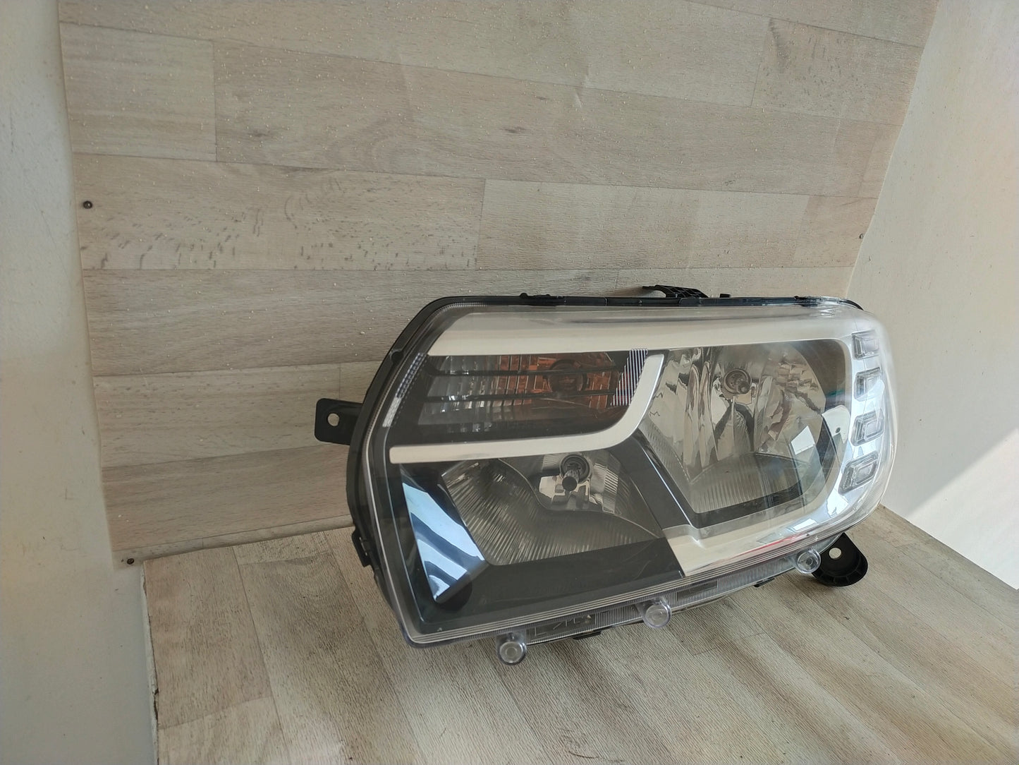 Phare optique gauche Dacia Sandero II Logan MCV II réf 260604218R