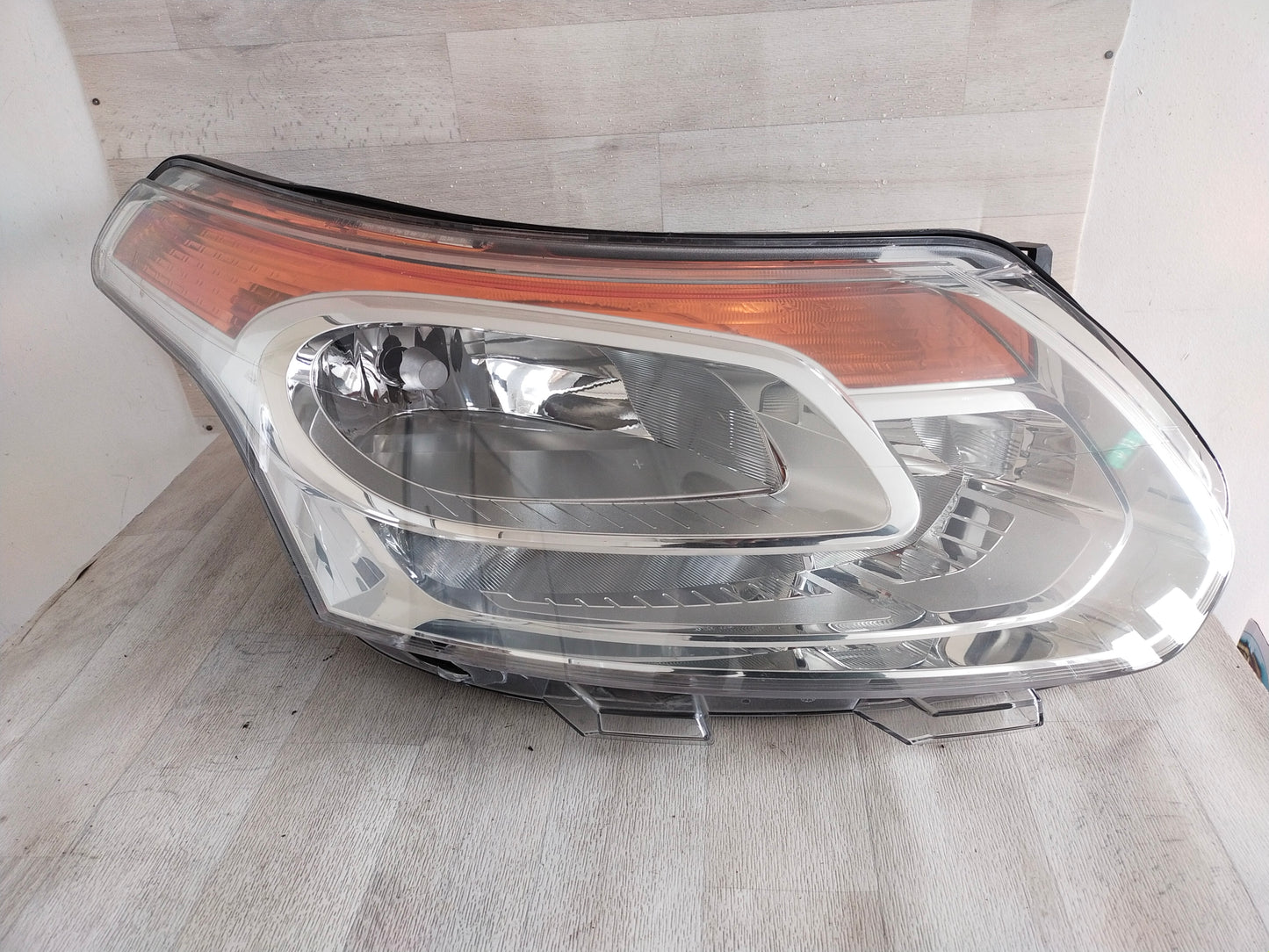 Phare optique droit citroen C3 Picasso réf 9681806180