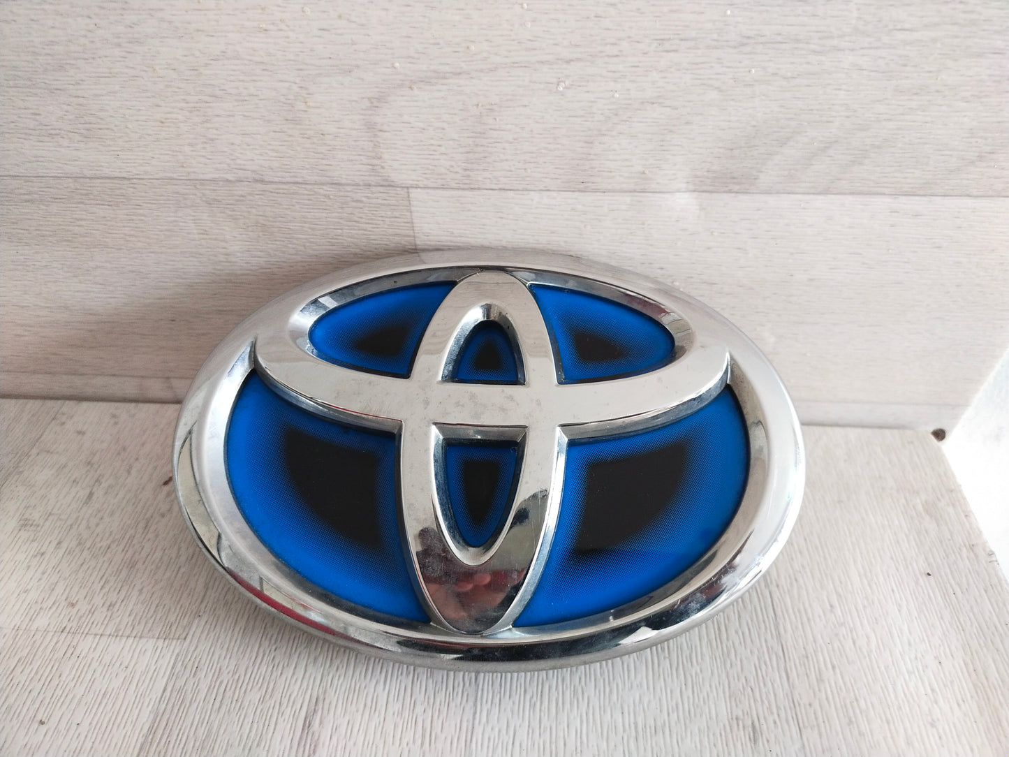 insigne / Logo de calandre avant Toyota YARIS 2016 Logo Toyota réf 753010D130 75311-0D170