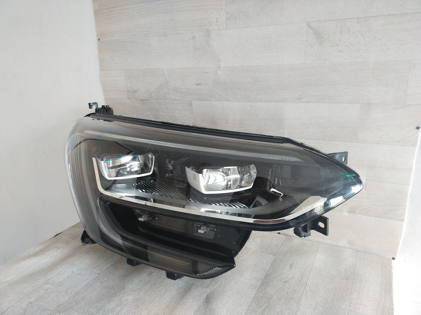 Phare optique droit Renault Mégane 4 LED réf 260104596R